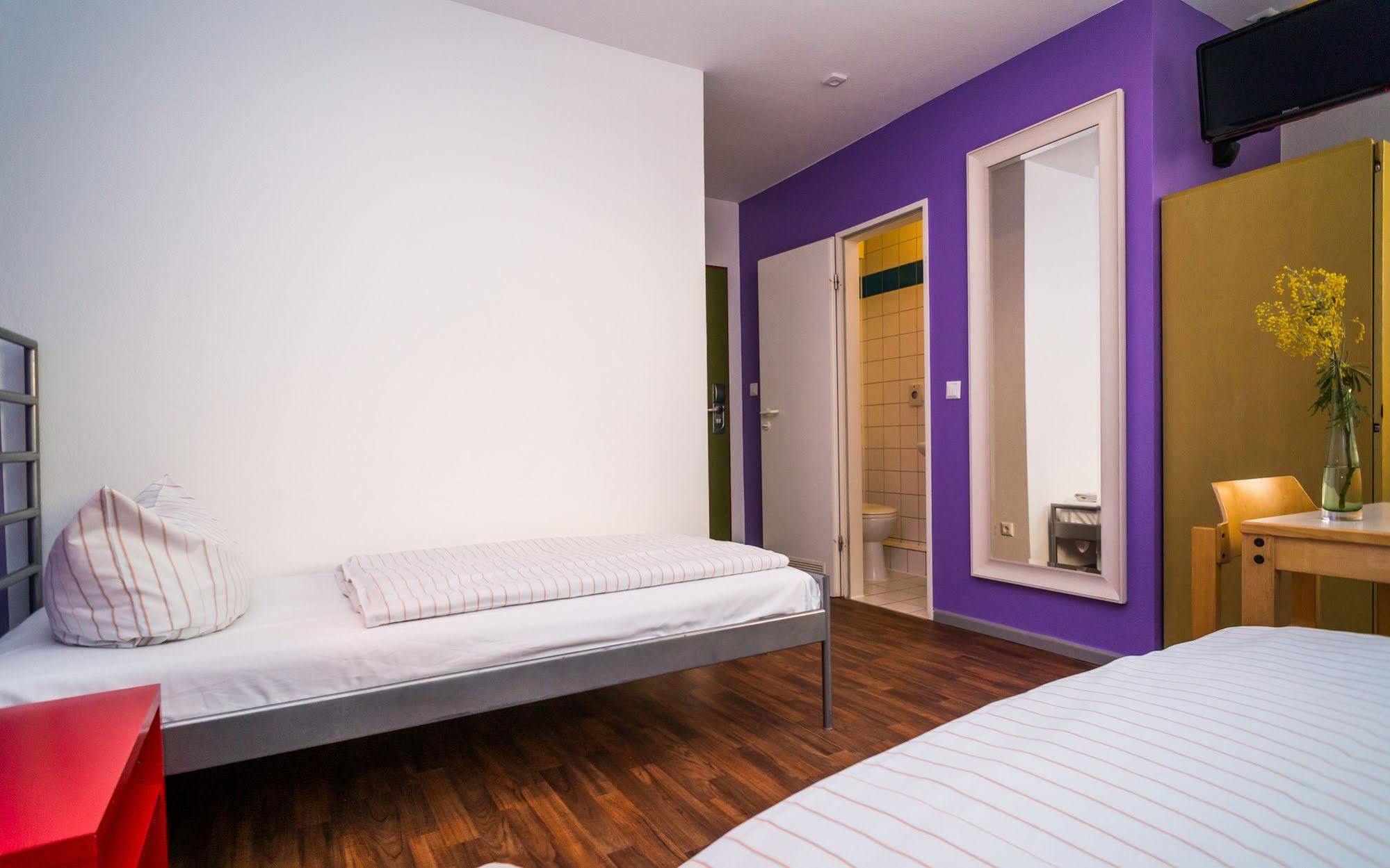 Amstel House Albergue *
