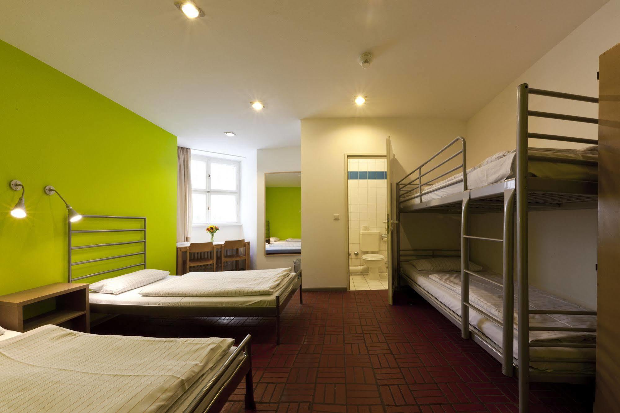 Albergue Amstel House *
