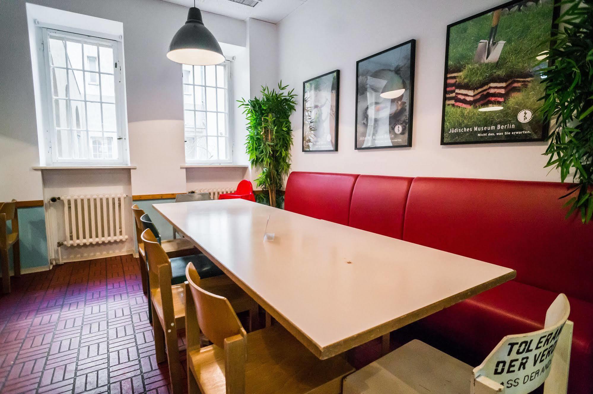 Amstel House Albergue *