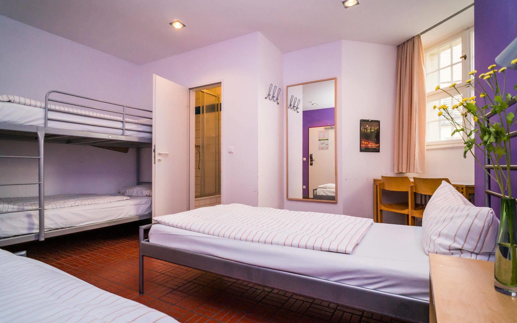 Albergue Amstel House *